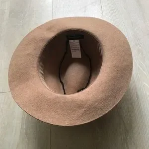 Banana Republic beige tan Wool felt  fedora hat Banana Republic 100% Simple Trim Wool Felt Fedora Hat Beige  main image 4